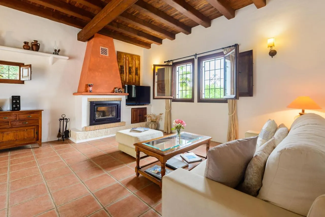 Villa Can Curreu Sant Carles de Peralta